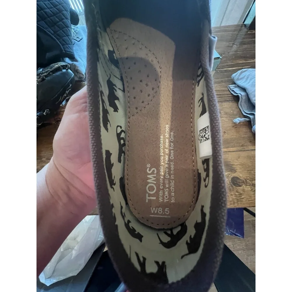 New With Tags TOMS Canvas Shoes Sz 8.5